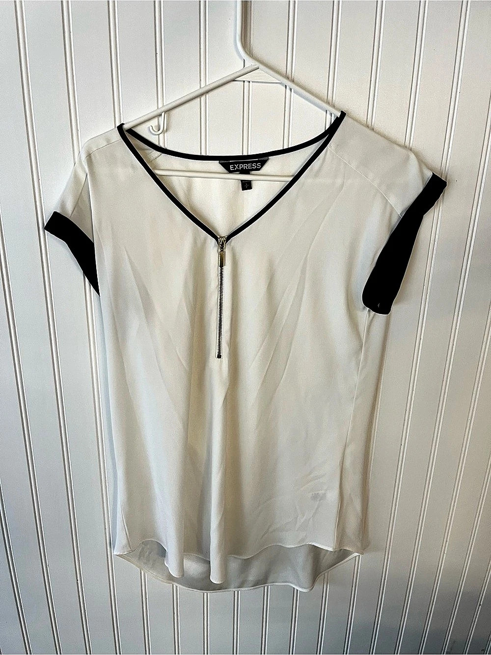 Express White & Black V-Neck Blouse Size Small Like New